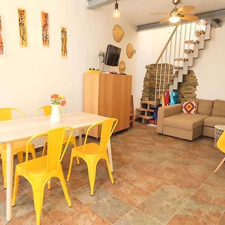 Lovelystay - Yellow Submarine House ラゴス エクステリア 写真